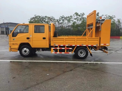 蓝牌防撞缓冲车 道路安全的守护者与防撞缓冲垫厂家的关键作用