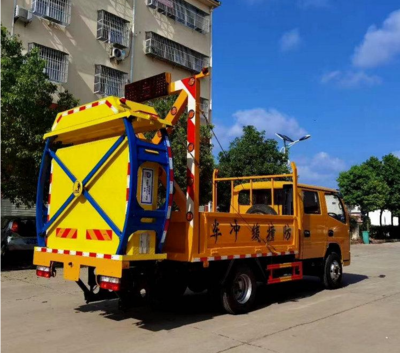 江铃双排防撞缓冲车 高速公路施工导流与紧急救护的可靠伙伴